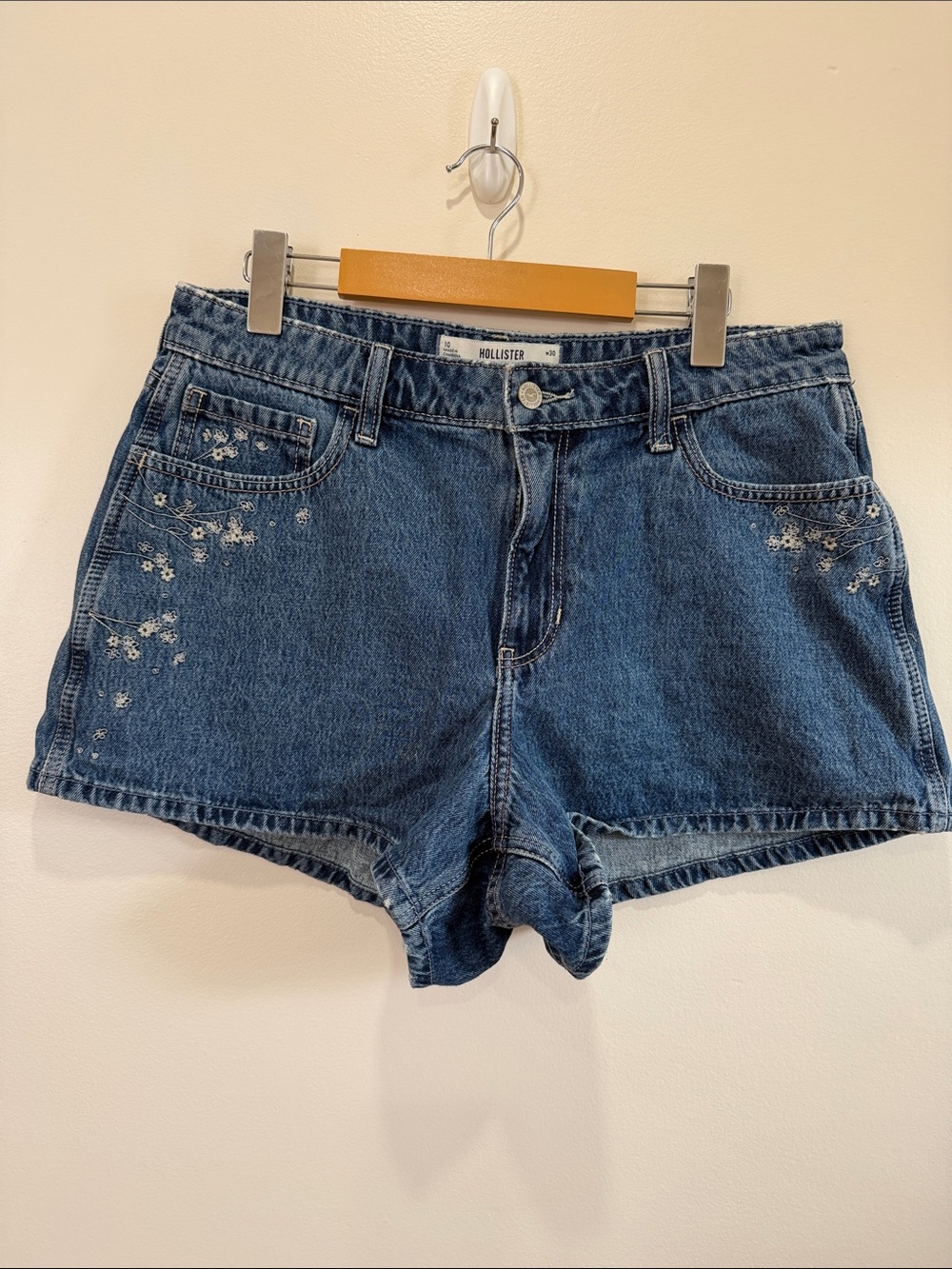 NWOT Hollister High Rise A Line Blue Denim Floral Embroidered Jean Shorts